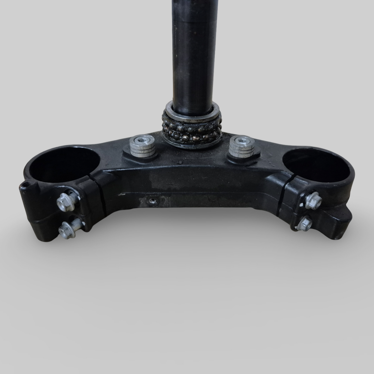 LOWER TRIPLE CLAMP STEM BASE AP8123640 Aprilia RSV Mille 98-03 / Tuono 02-05