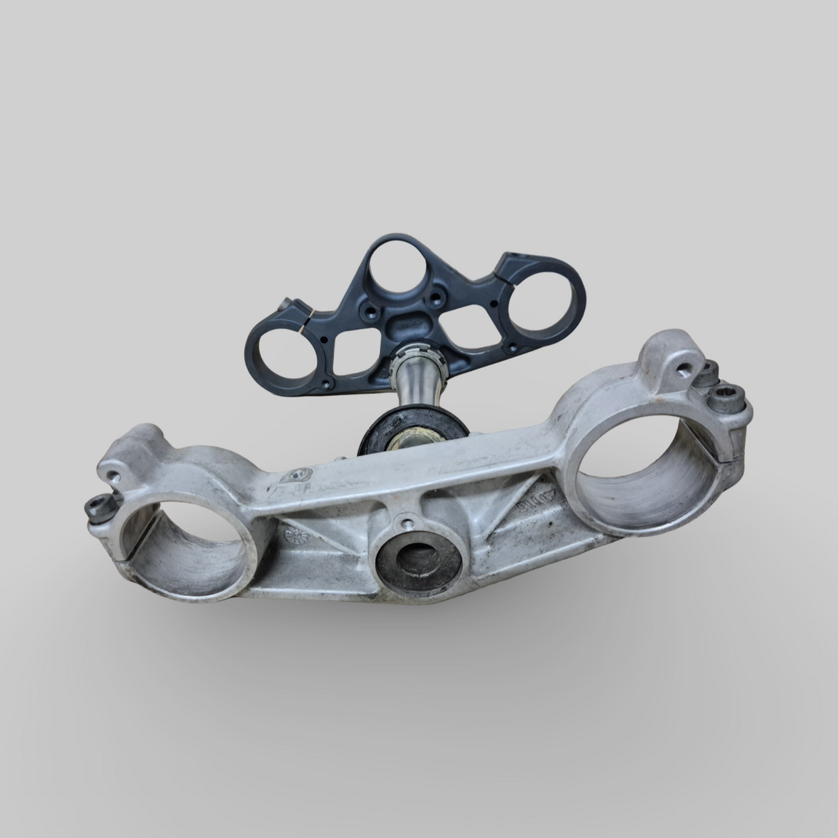 TRIPLE CLAMPS YOKES [FOR OHLINS FORKS] AP8163060 Aprilia RSV1000R 04-09
