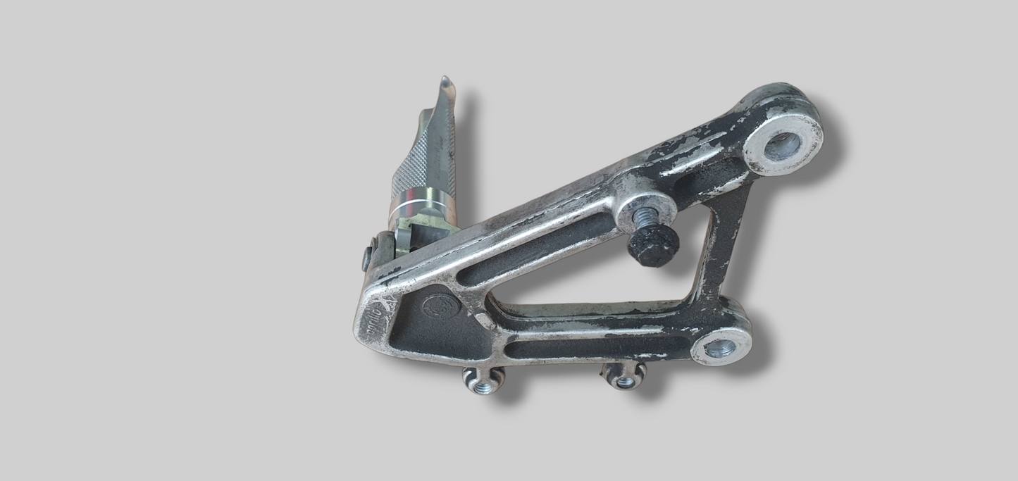 RIGHT-HAND SIDE FOOTREST REARSET AP8135909 Aprilia RSV Mille 98-03 / Tuono 02-05