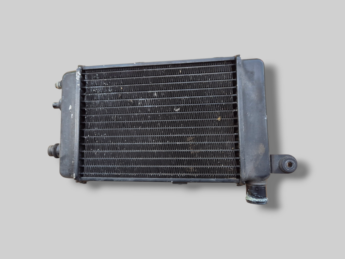 RECHTER RADIATOR ZWART AP8102952 Aprilia RSV Mille 98-03 / Tuono 02-05