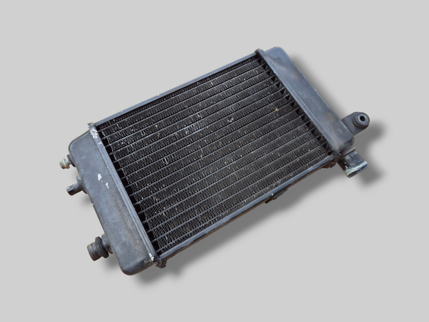 RECHTER RADIATOR ZWART AP8102952 Aprilia RSV Mille 98-03 / Tuono 02-05