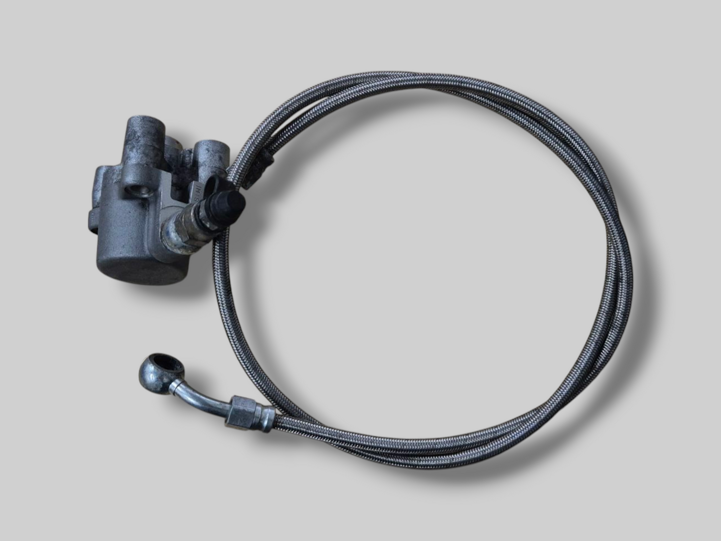 CYLINDRE ESCLAVE DE COMMANDE D'EMBRAYAGE AP8106381 Aprilia RSV Mille 98-03 / Tuono 02-05 