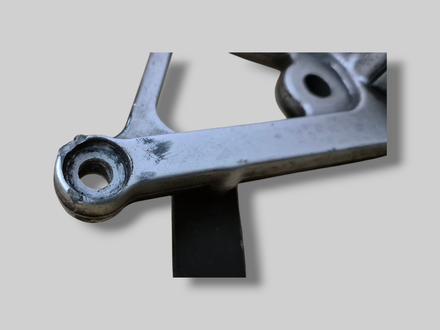 LEFT-HAND SIDE FOOTREST REARSET AP8135910 Aprilia RSV Mille 98-03 / Tuono 02-05