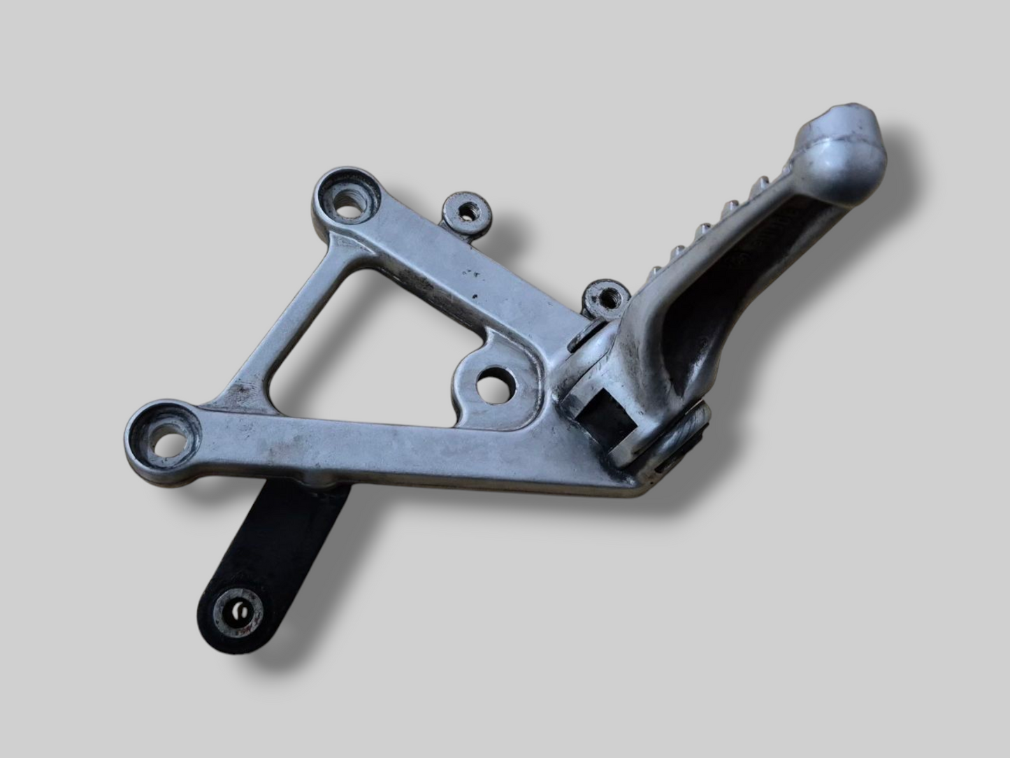 LEFT-HAND SIDE FOOTREST REARSET AP8135910 Aprilia RSV Mille 98-03 / Tuono 02-05