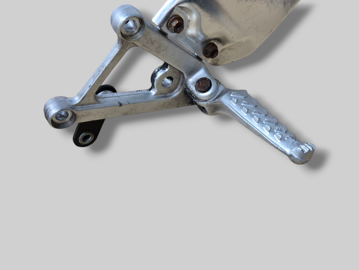 LEFT-HAND SIDE FOOTREST REARSET AP8135910 Aprilia RSV Mille 98-03 / Tuono 02-05