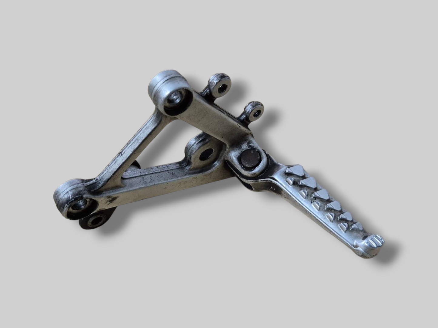 LEFT-HAND SIDE FOOTREST REARSET AP8135910 Aprilia RSV Mille 98-03 / Tuono 02-05