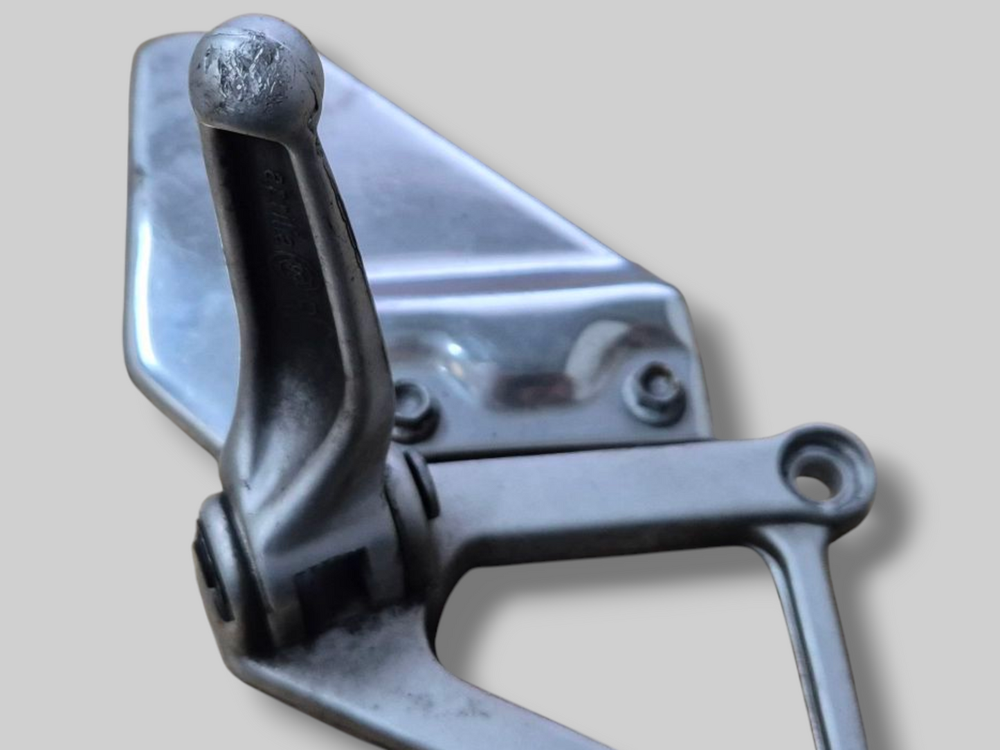 RIGHT-HAND SIDE FOOTREST REARSET AP8135909 Aprilia RSV Mille 98-03 / Tuono 02-05