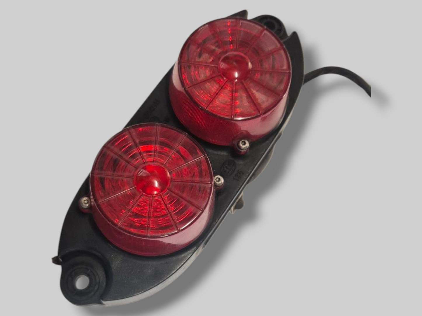 FEU ARRIÈRE AP8127070 Aprilia RSV Mille 2003 / Tuono 02-05