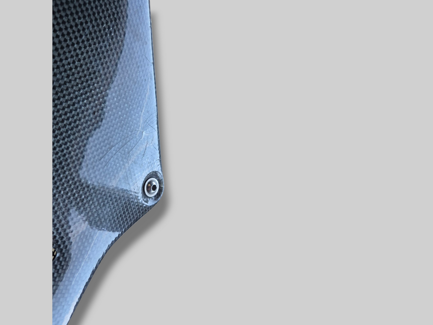 PANNEAU LATÉRAL DU RÉSERVOIR DE CARBURANT CÔTÉ GAUCHE AP8138589 Aprilia RSV Mille 98-03 / Tuono 02-05 