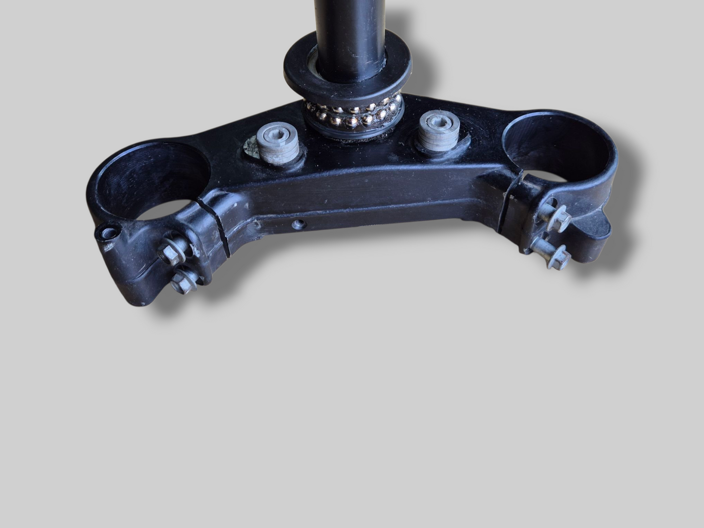 LOWER TRIPLE CLAMP STEM BASE AP8123640 Aprilia RSV Mille 98-03 / Tuono 02-05