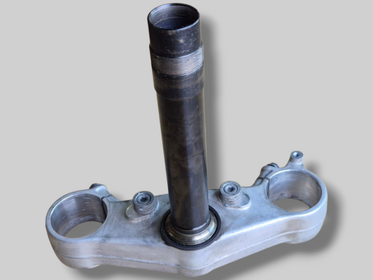 LOWER TRIPLE CLAMP STEM BASE AP8123640 Aprilia RSV Mille 98-03 / Tuono 02-05