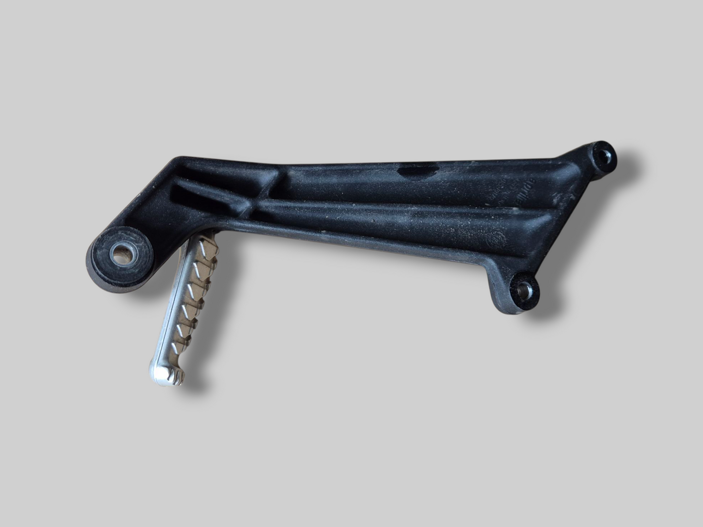 PASSENGER RIGHT FOOTREST SUPPORT AP8146384 Aprilia RSV Mille 98-03 / Tuono 02-05