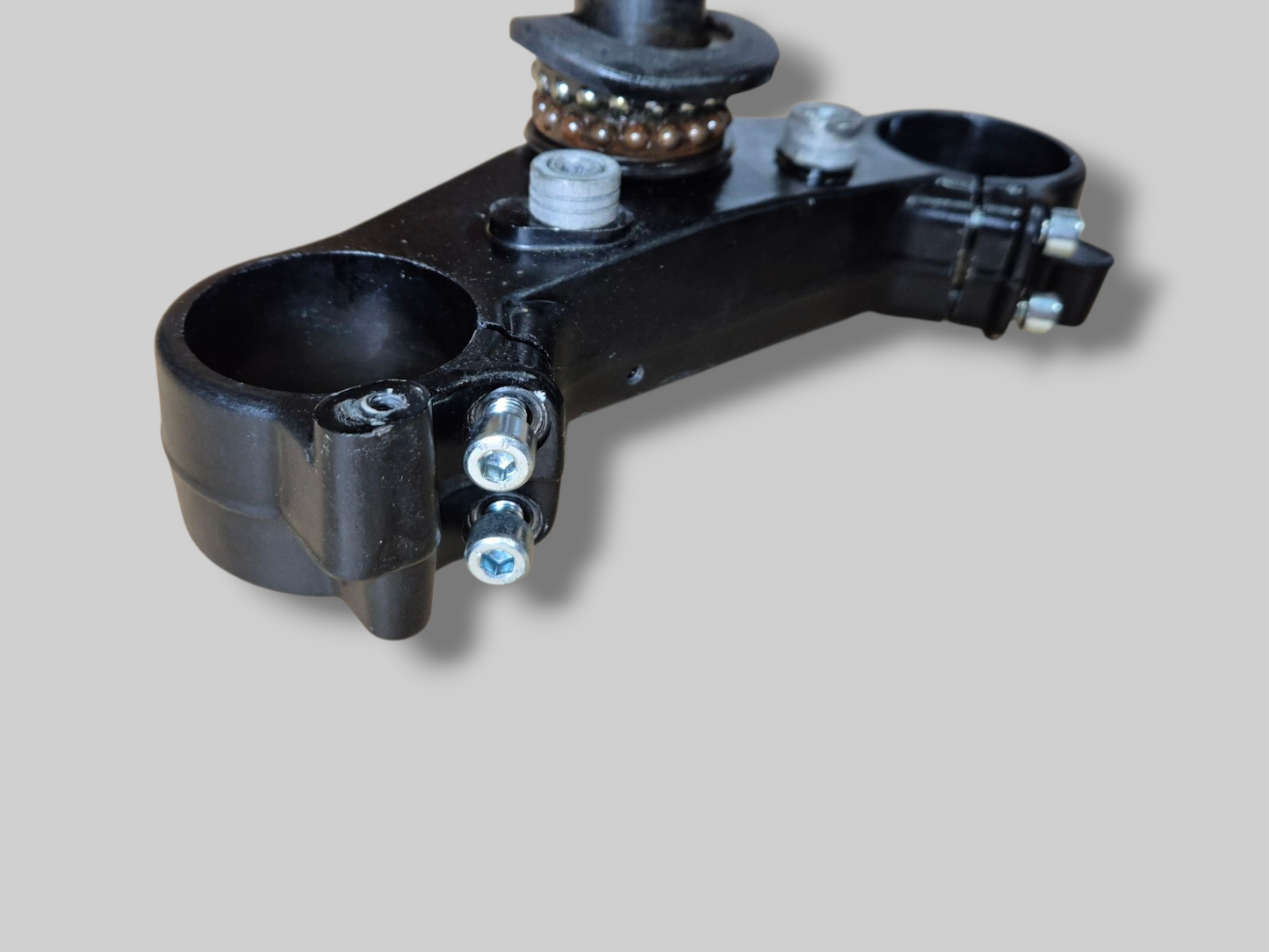 LOWER TRIPLE CLAMP STEM BASE [FOR OHLINS FORKS] AP8123928 Aprilia RSV Mille 98-03 / Tuono 02-05