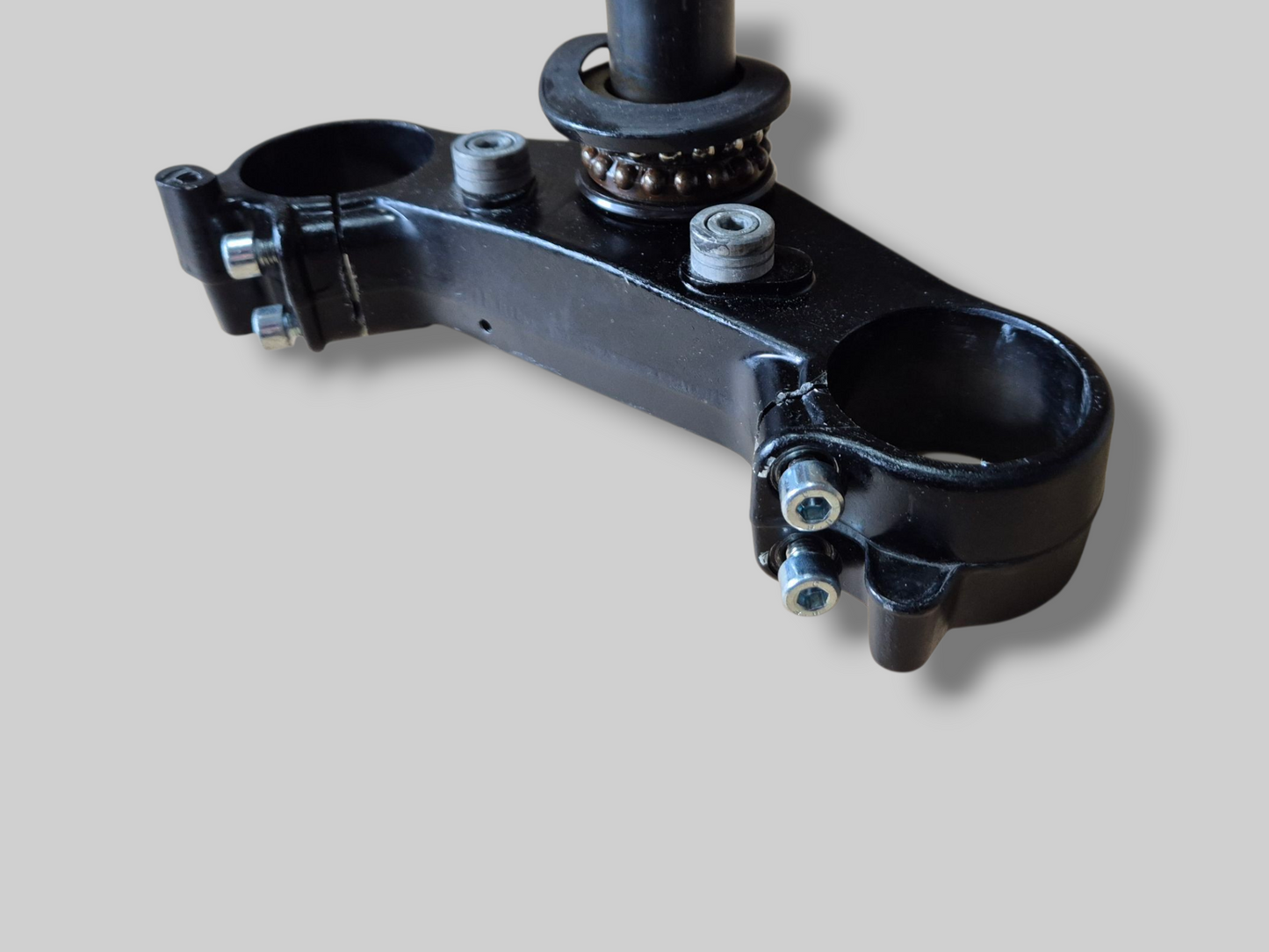 LOWER TRIPLE CLAMP STEM BASE [FOR OHLINS FORKS] AP8123928 Aprilia RSV Mille 98-03 / Tuono 02-05
