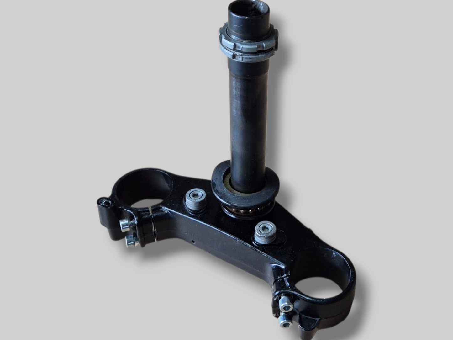 LOWER TRIPLE CLAMP STEM BASE [FOR OHLINS FORKS] AP8123928 Aprilia RSV Mille 98-03 / Tuono 02-05