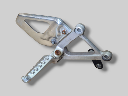 RIGHT-HAND SIDE FOOTREST REARSET AP8135909 Aprilia RSV Mille 98-03 / Tuono 02-05