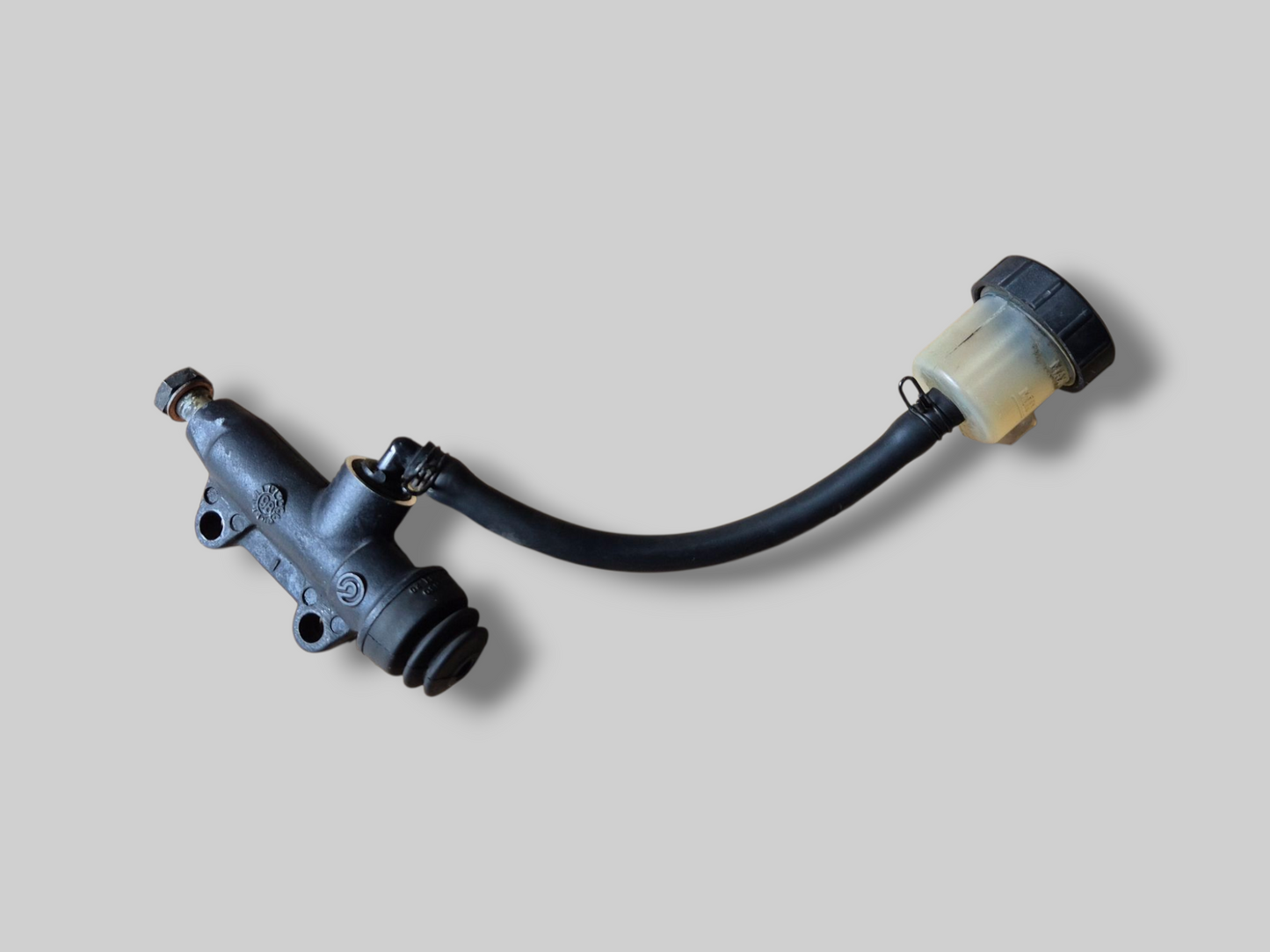 ACHTERREMPOMP HOOFDCILINDER AP8113324 Aprilia RSV Mille 98-03 / Tuono 02-05 