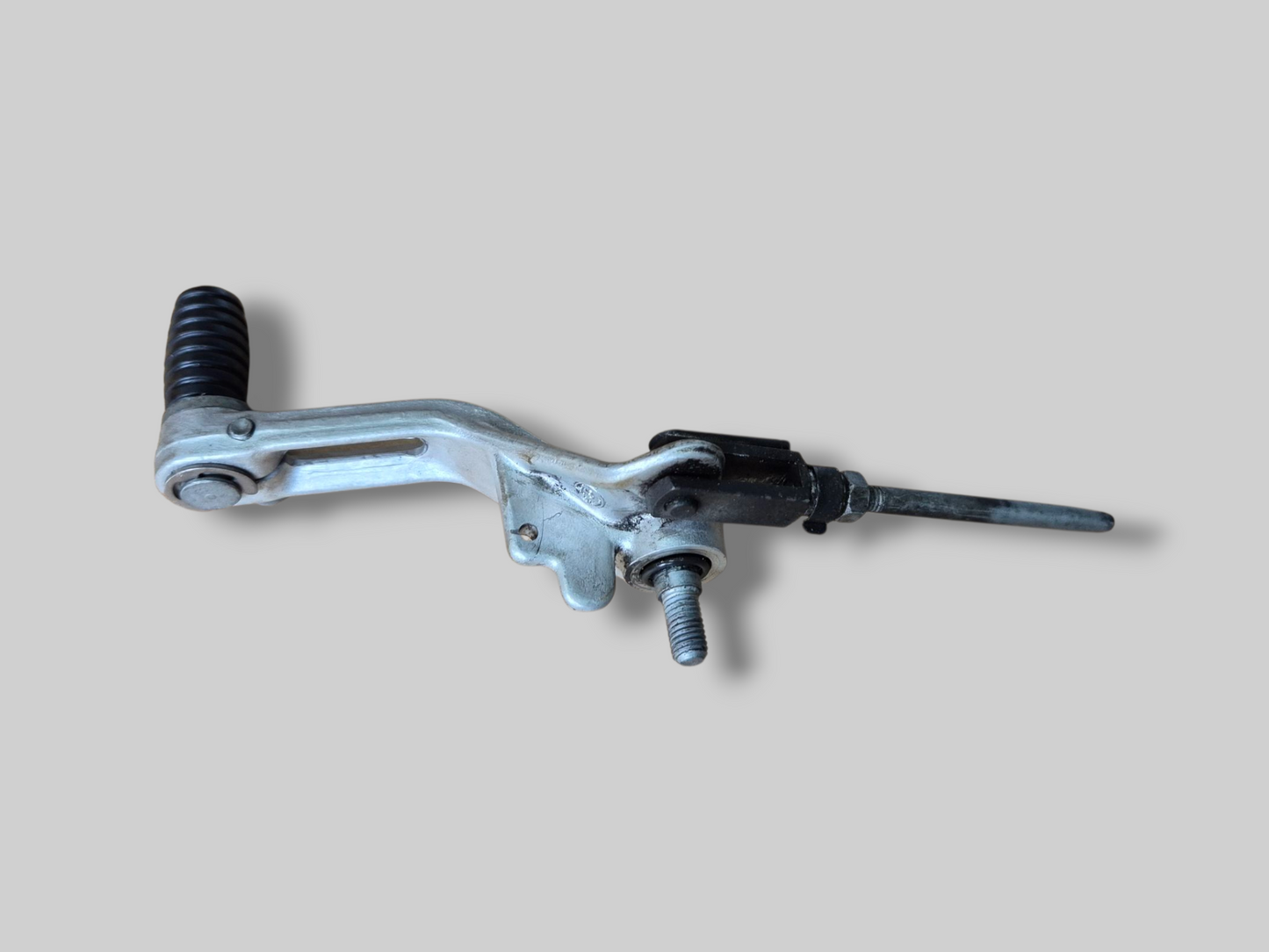 ACHTERREMPEDAALHENDEL AP8135925 Aprilia RSV Mille 98-03 / Tuono 02-05 