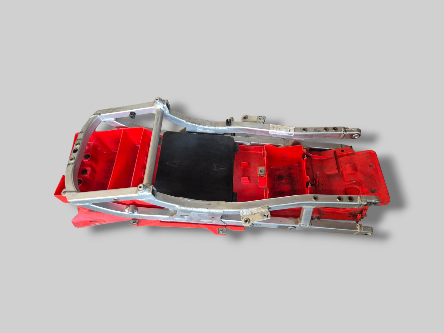 ZADELSTEUN ACHTER SUBFRAME AP8146500 Aprilia RSV1000R 04-10 / Tuono 1000R 06-10 