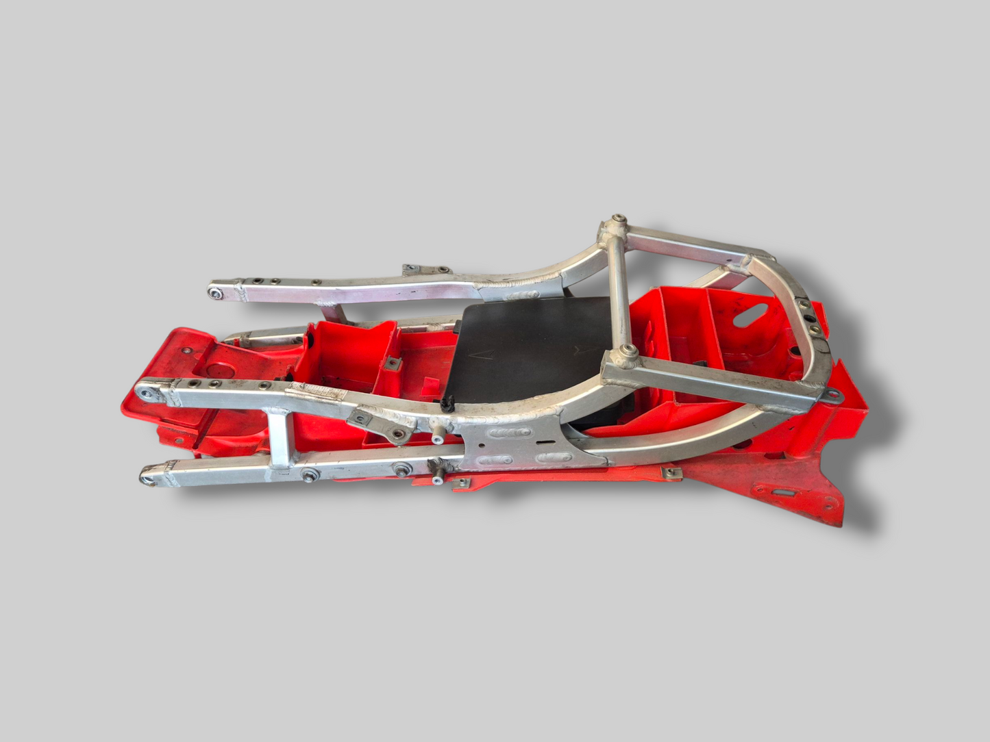 ZADELSTEUN ACHTER SUBFRAME AP8146500 Aprilia RSV1000R 04-10 / Tuono 1000R 06-10 