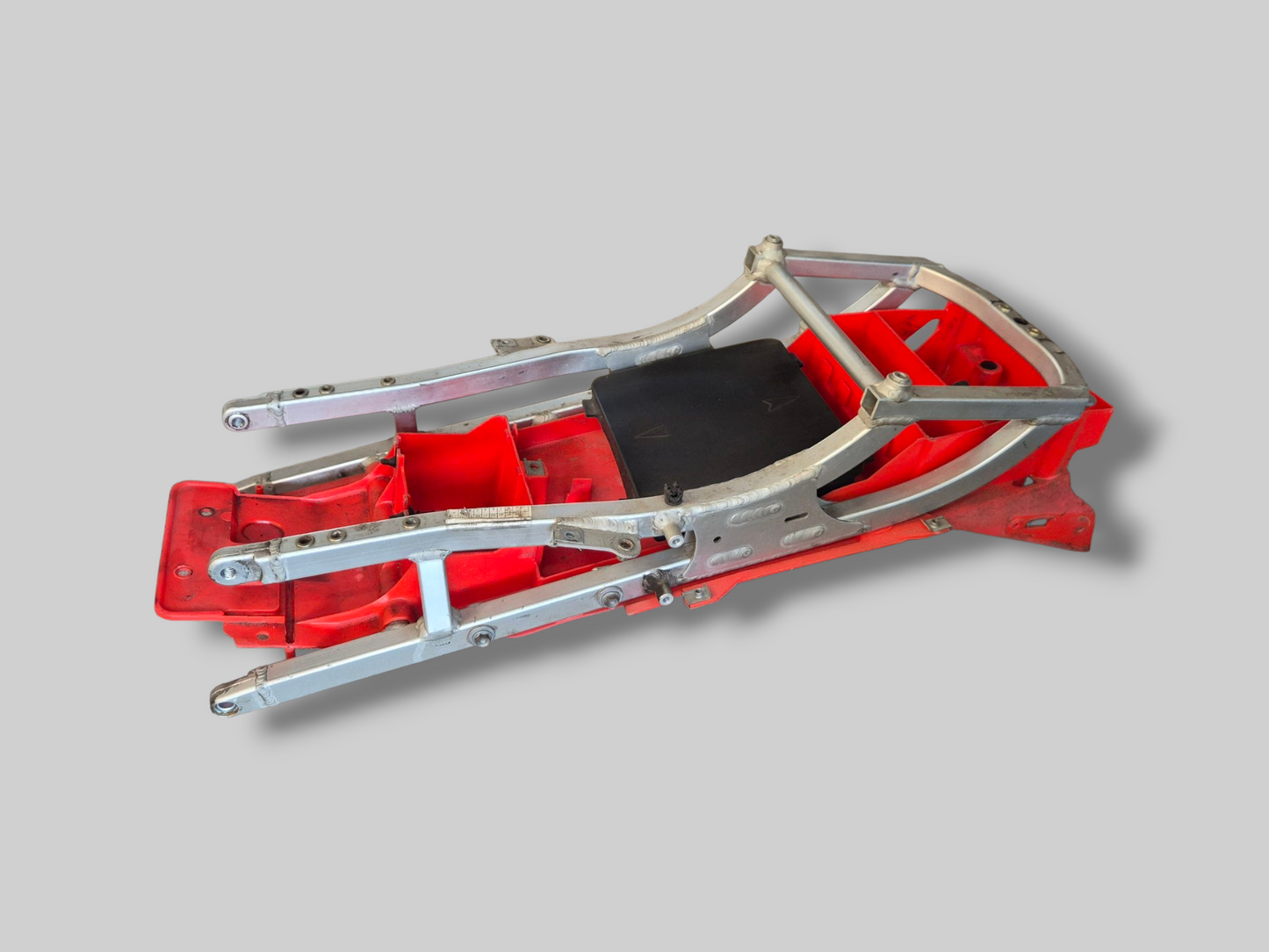 ZADELSTEUN ACHTER SUBFRAME AP8146500 Aprilia RSV1000R 04-10 / Tuono 1000R 06-10 