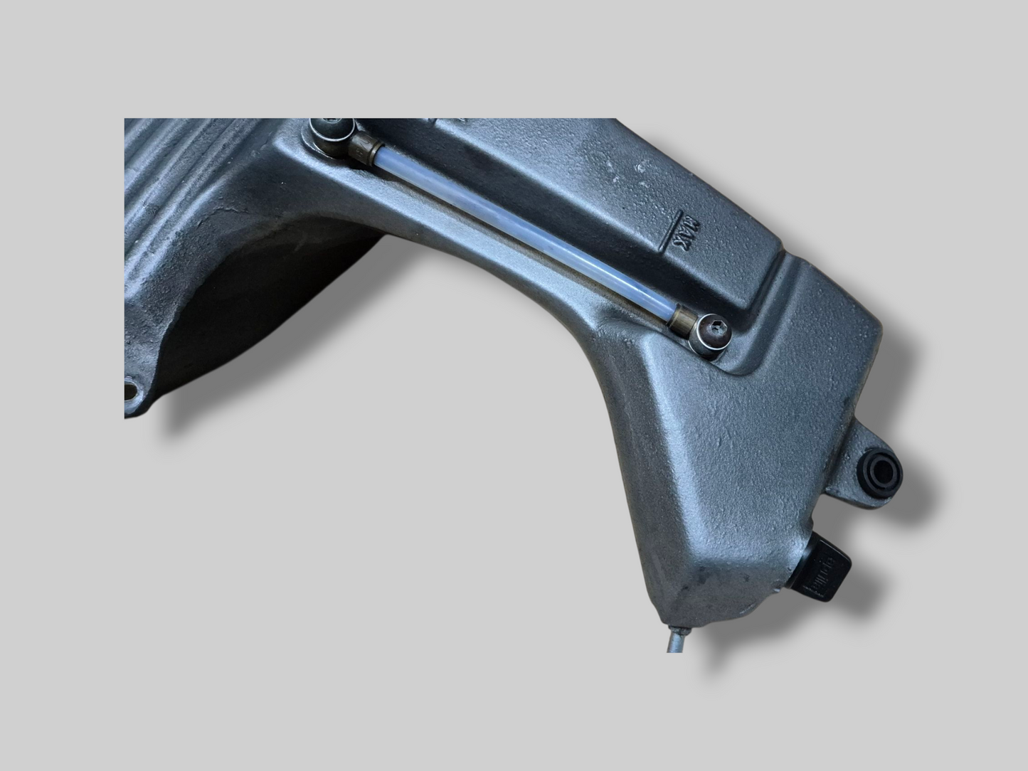 OLIETANKRESERVOIR AP8138558 Aprilia RSV Mille 98-03 / Tuono 02-05 