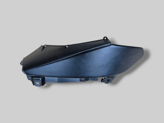 RECHTERKANT BUITENLUCHTINLAATKANAAL DIABLO ZWART AP8149279 Aprilia RSV Mille 1998-2003 