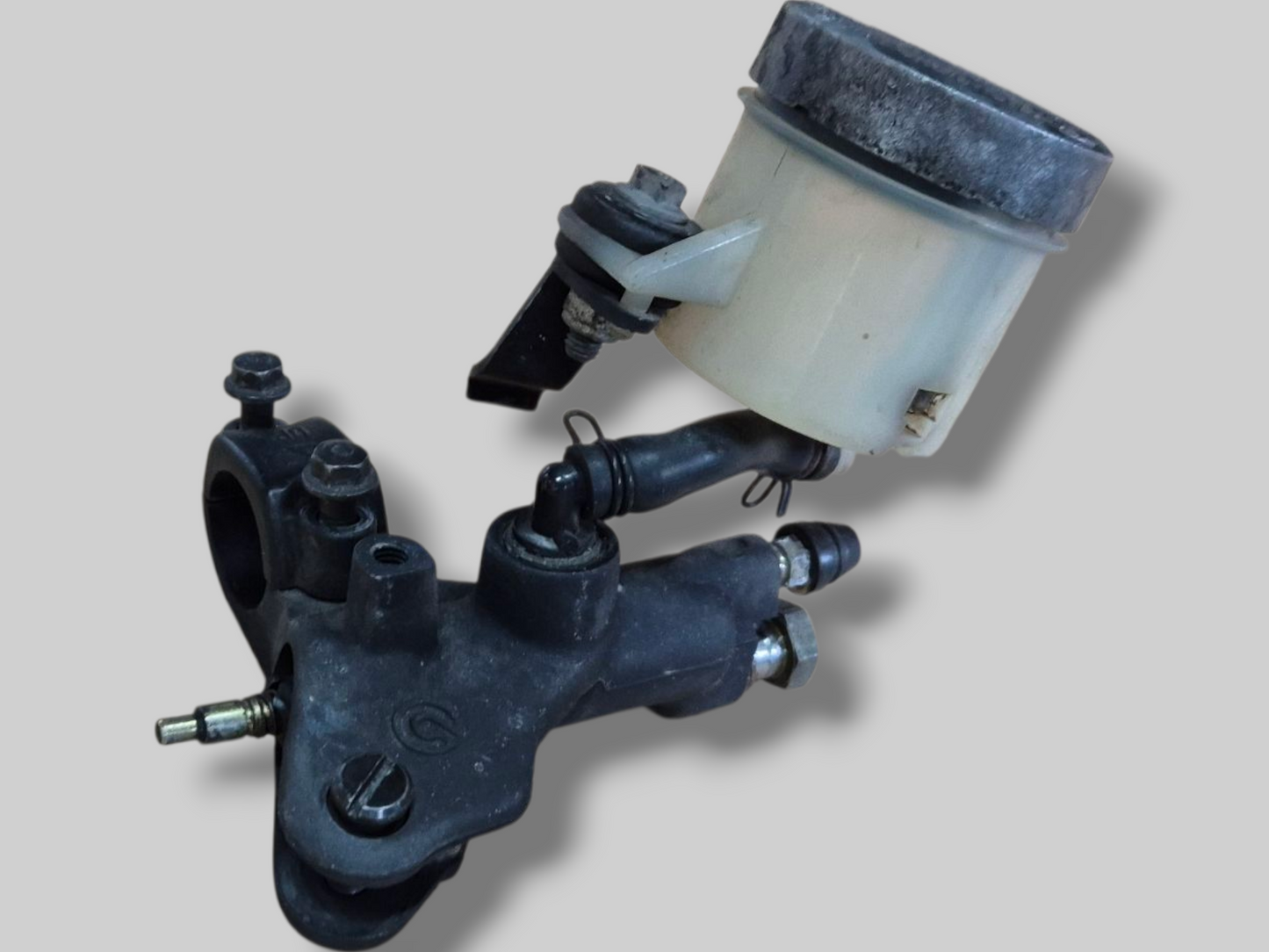 VOORREMPOMP HOOFDCILINDER AP8113969 Aprilia RSV Mille 98-03 / Tuono 02-05 