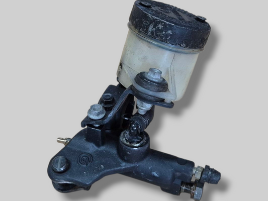 VOORREMPOMP HOOFDCILINDER AP8113969 Aprilia RSV Mille 98-03 / Tuono 02-05 