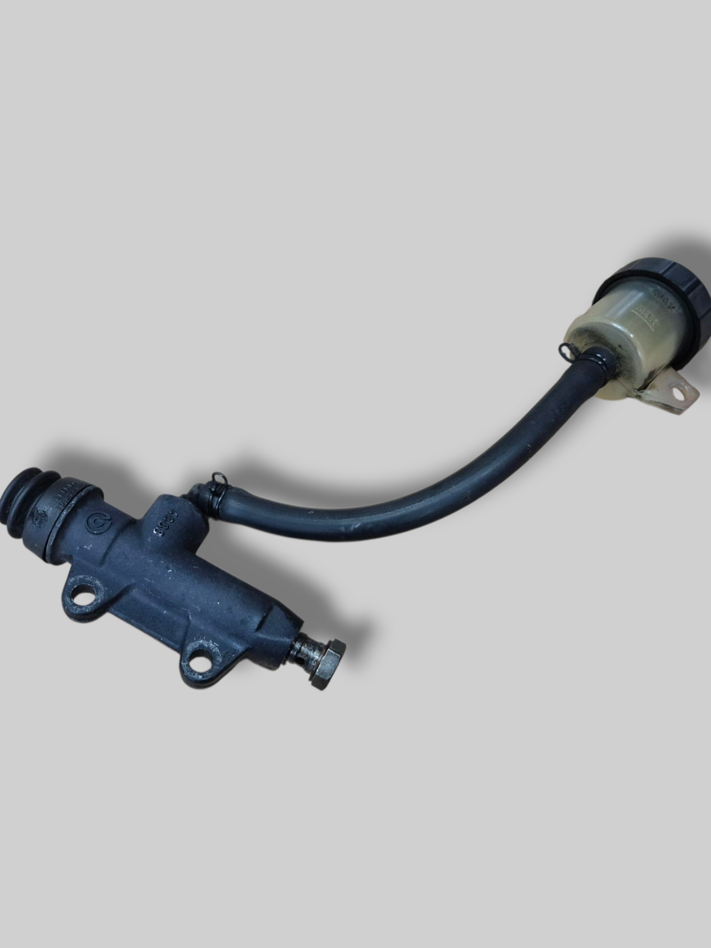 ACHTERREMPOMP HOOFDCILINDER AP8113324 Aprilia RSV Mille 98-03 / Tuono 02-05 
