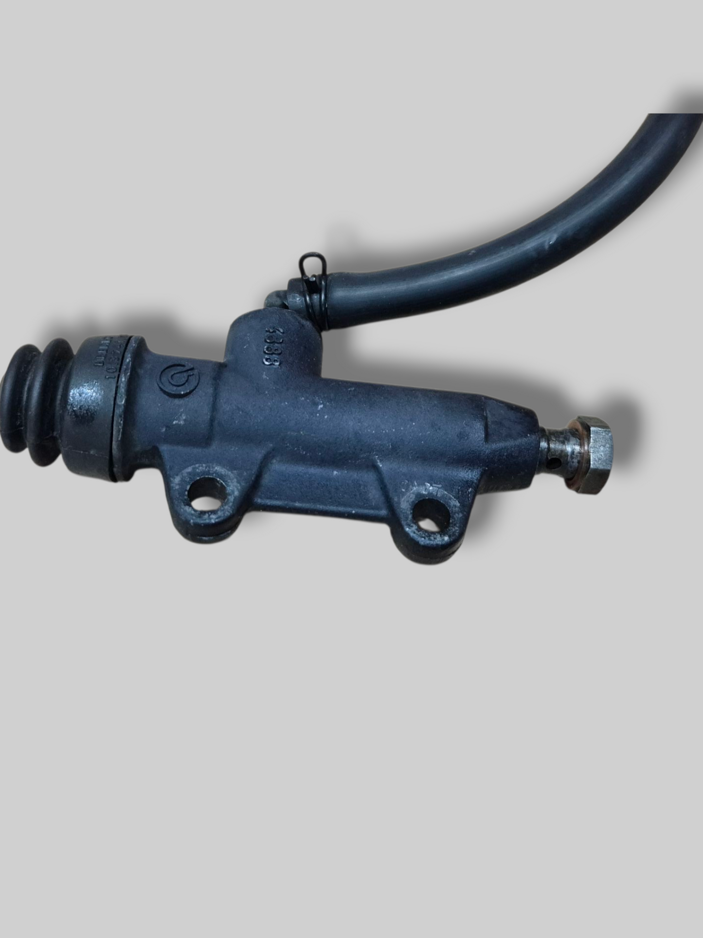 ACHTERREMPOMP HOOFDCILINDER AP8113324 Aprilia RSV Mille 98-03 / Tuono 02-05 