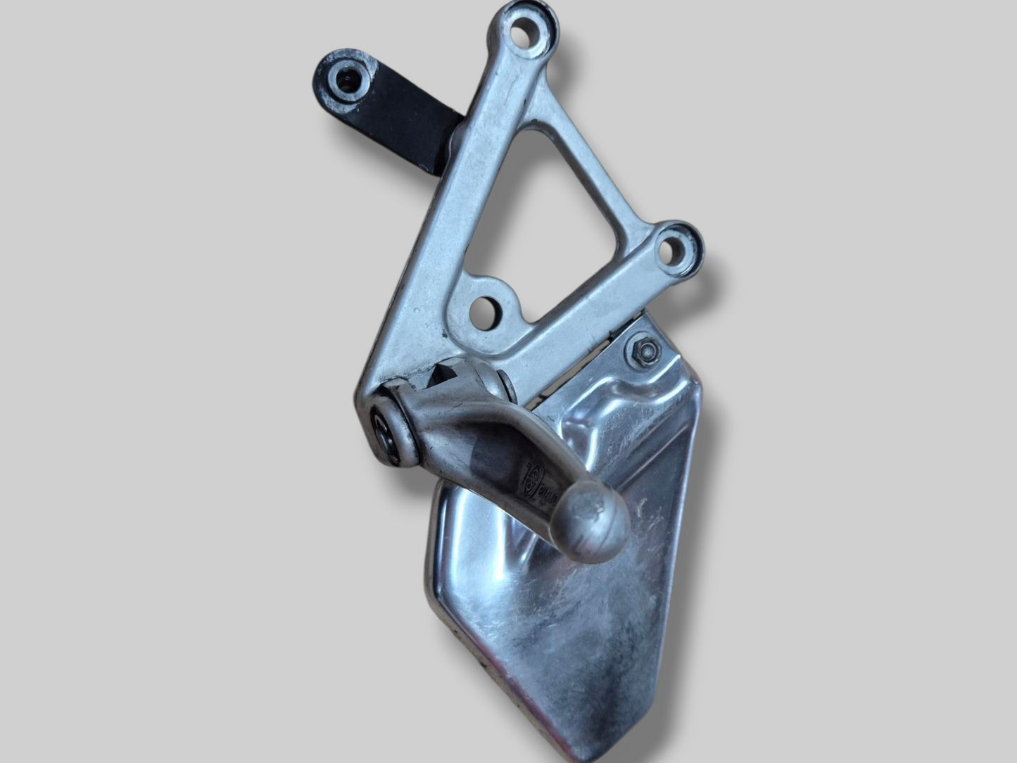 LINKER ZIJVOETSTEUN ACHTERSET AP8135910 Aprilia RSV Mille 98-03 / Tuono 02-05 