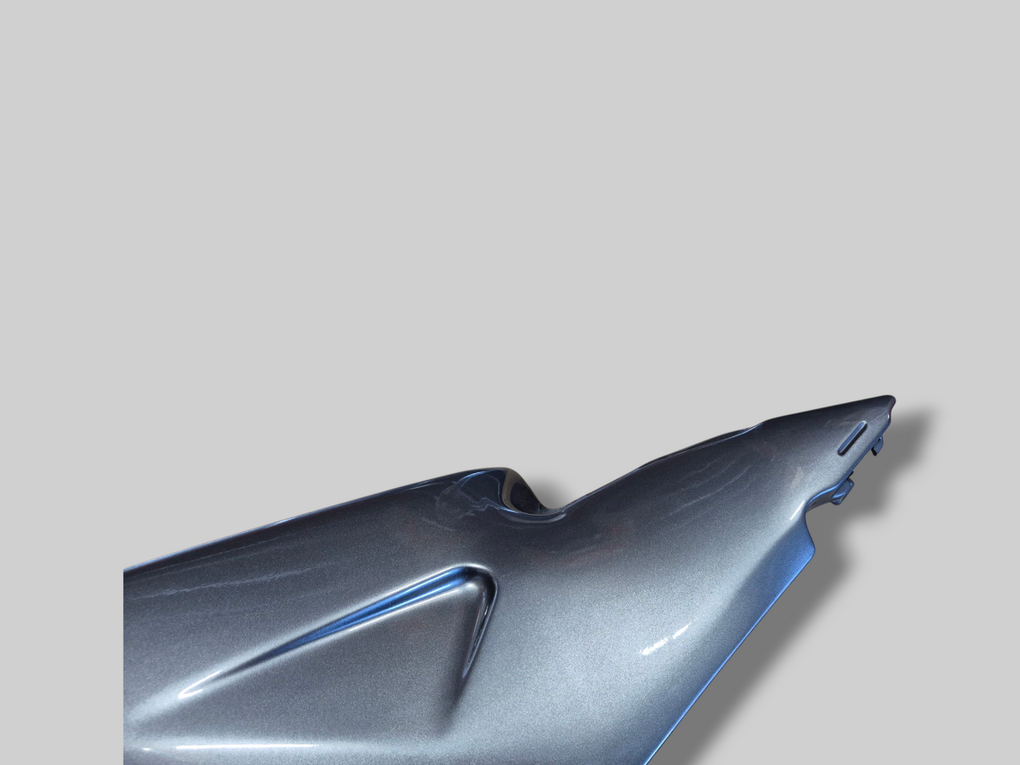 LINKERZIJDE BRANDSTOFTANK ZIJPANEEL AP8138589 Aprilia RSV Mille 98-03 / Tuono 02-05 