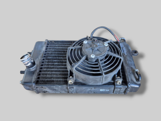 RECHTER RADIATOR ZWART AP8102952 Aprilia RSV Mille 98-03 / Tuono 02-05