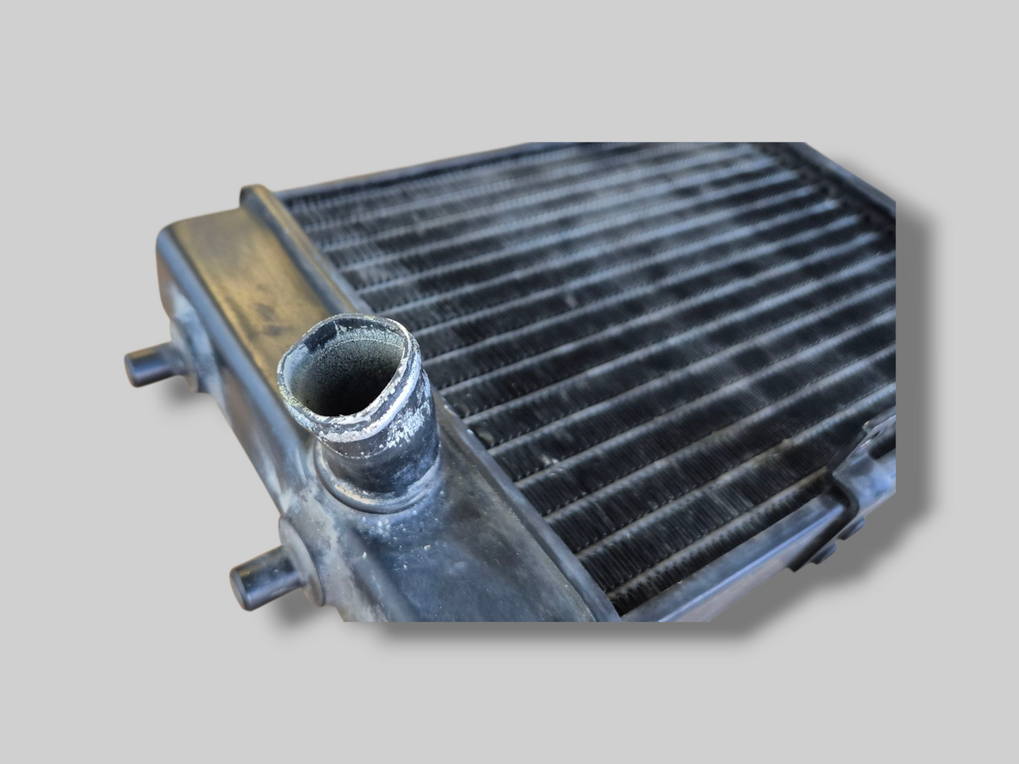 RECHTER RADIATOR ZWART AP8102952 Aprilia RSV Mille 98-03 / Tuono 02-05