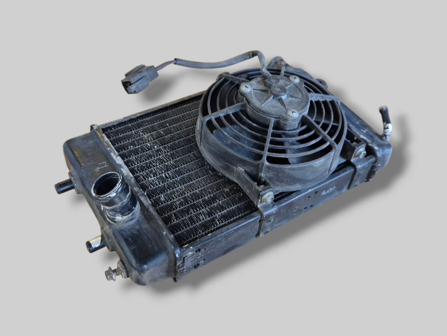 RECHTER RADIATOR ZWART AP8102952 Aprilia RSV Mille 98-03 / Tuono 02-05
