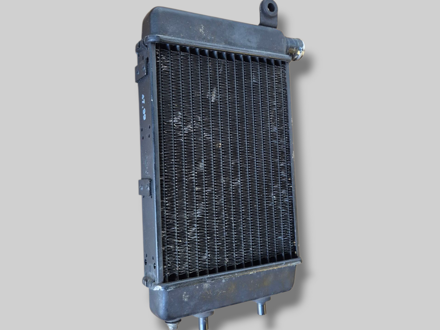 RECHTER RADIATOR ZWART AP8102952 Aprilia RSV Mille 98-03 / Tuono 02-05