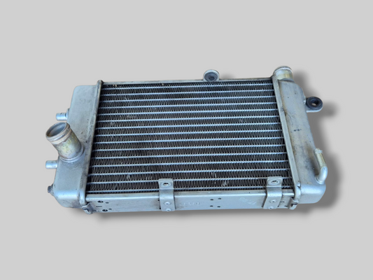 RECHTERRADIATOR ZILVER AP8102952 Aprilia RSV Mille 98-03 / Tuono 02-05