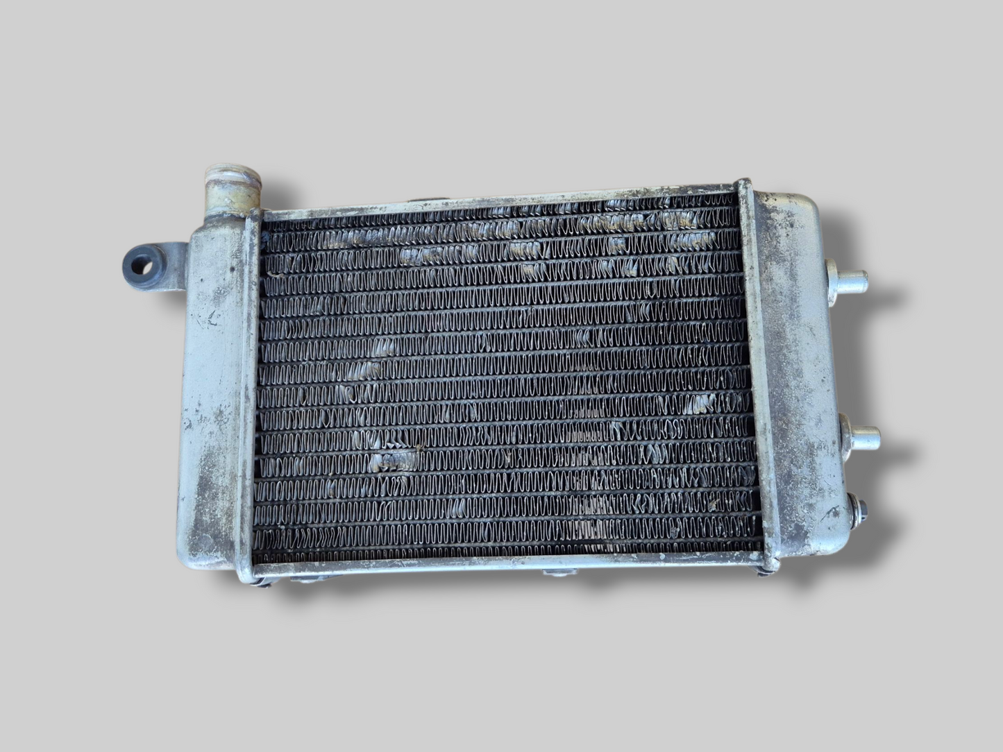 RECHTERRADIATOR ZILVER AP8102952 Aprilia RSV Mille 98-03 / Tuono 02-05