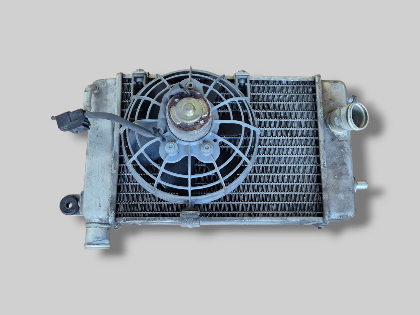 RECHTERRADIATOR ZILVER AP8102952 Aprilia RSV Mille 98-03 / Tuono 02-05