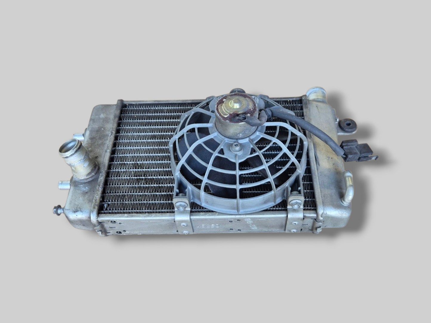 RECHTERRADIATOR ZILVER AP8102952 Aprilia RSV Mille 98-03 / Tuono 02-05