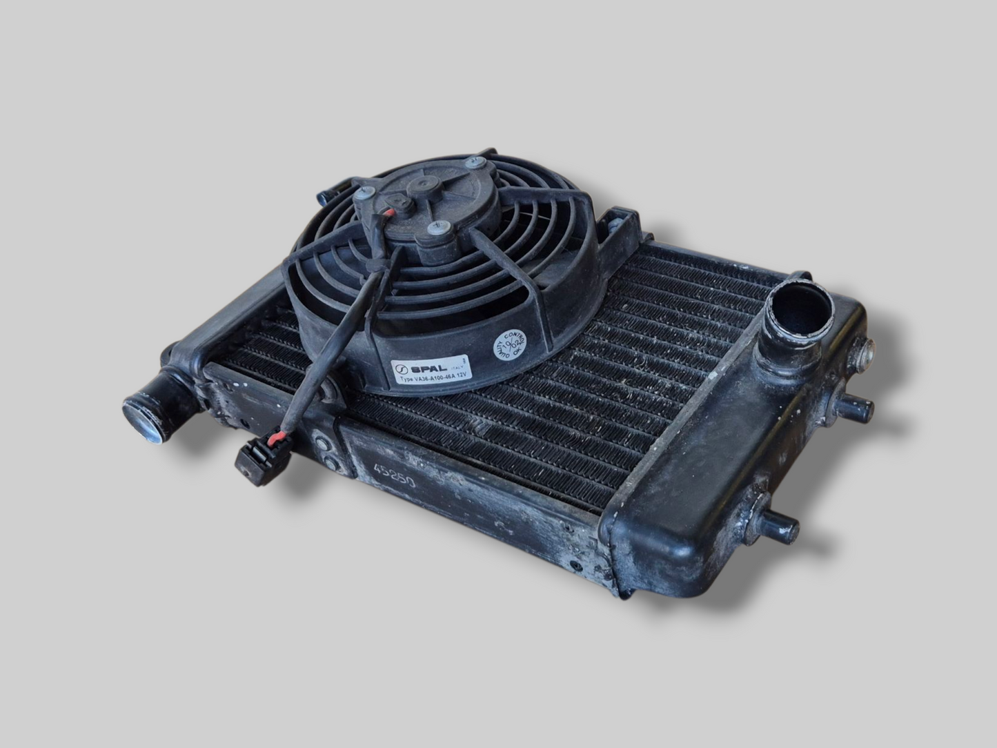 RECHTER RADIATOR ZWART AP8102952 Aprilia RSV Mille 98-03 / Tuono 02-05