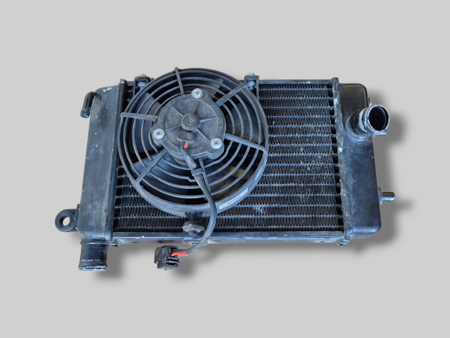 RECHTER RADIATOR ZWART AP8102952 Aprilia RSV Mille 98-03 / Tuono 02-05