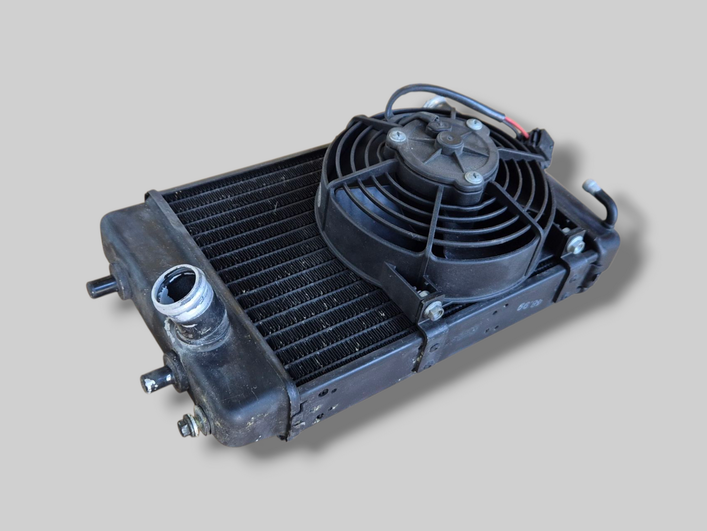 RECHTER RADIATOR ZWART AP8102952 Aprilia RSV Mille 98-03 / Tuono 02-05