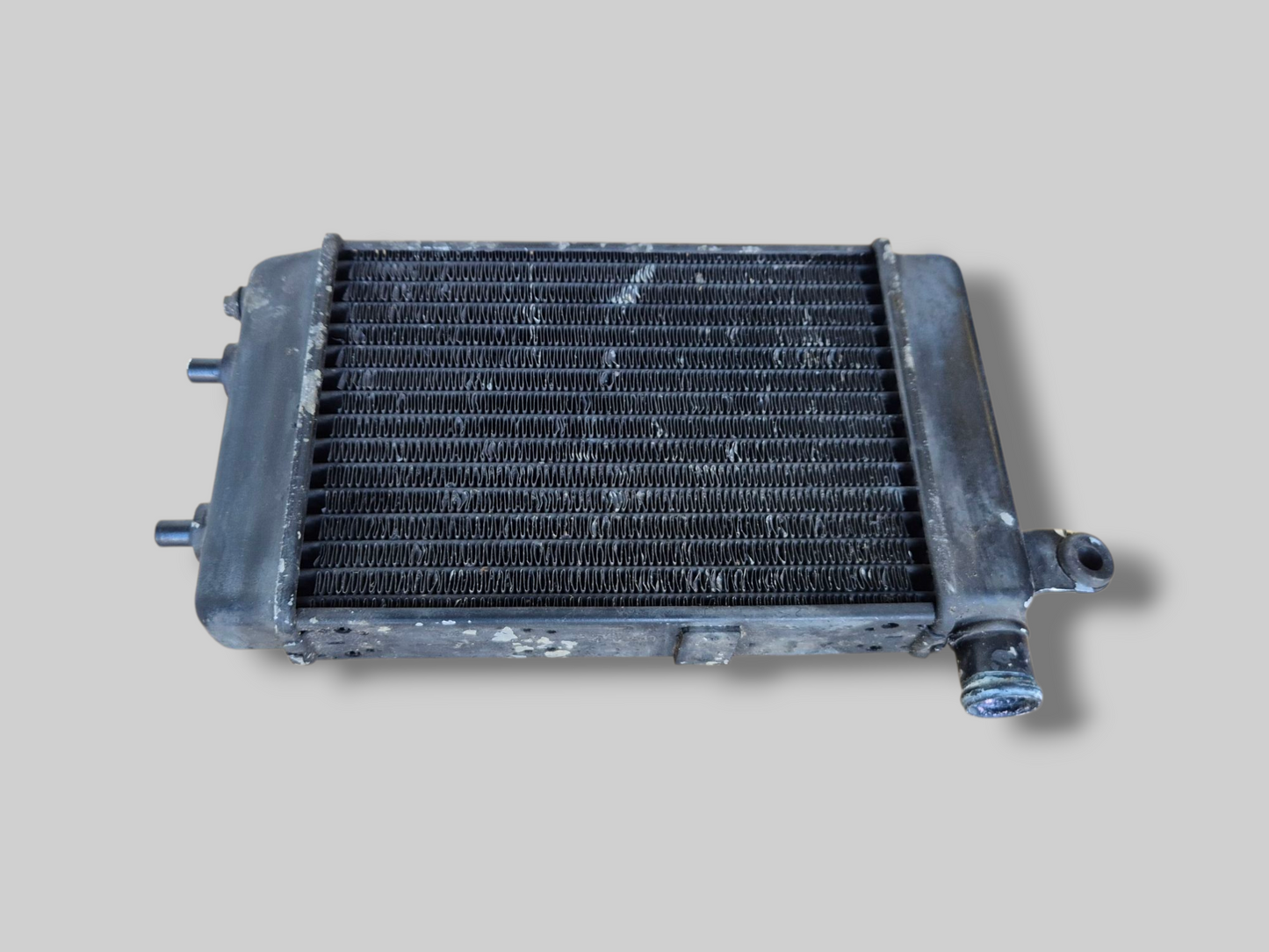 RECHTER RADIATOR ZWART AP8102952 Aprilia RSV Mille 98-03 / Tuono 02-05