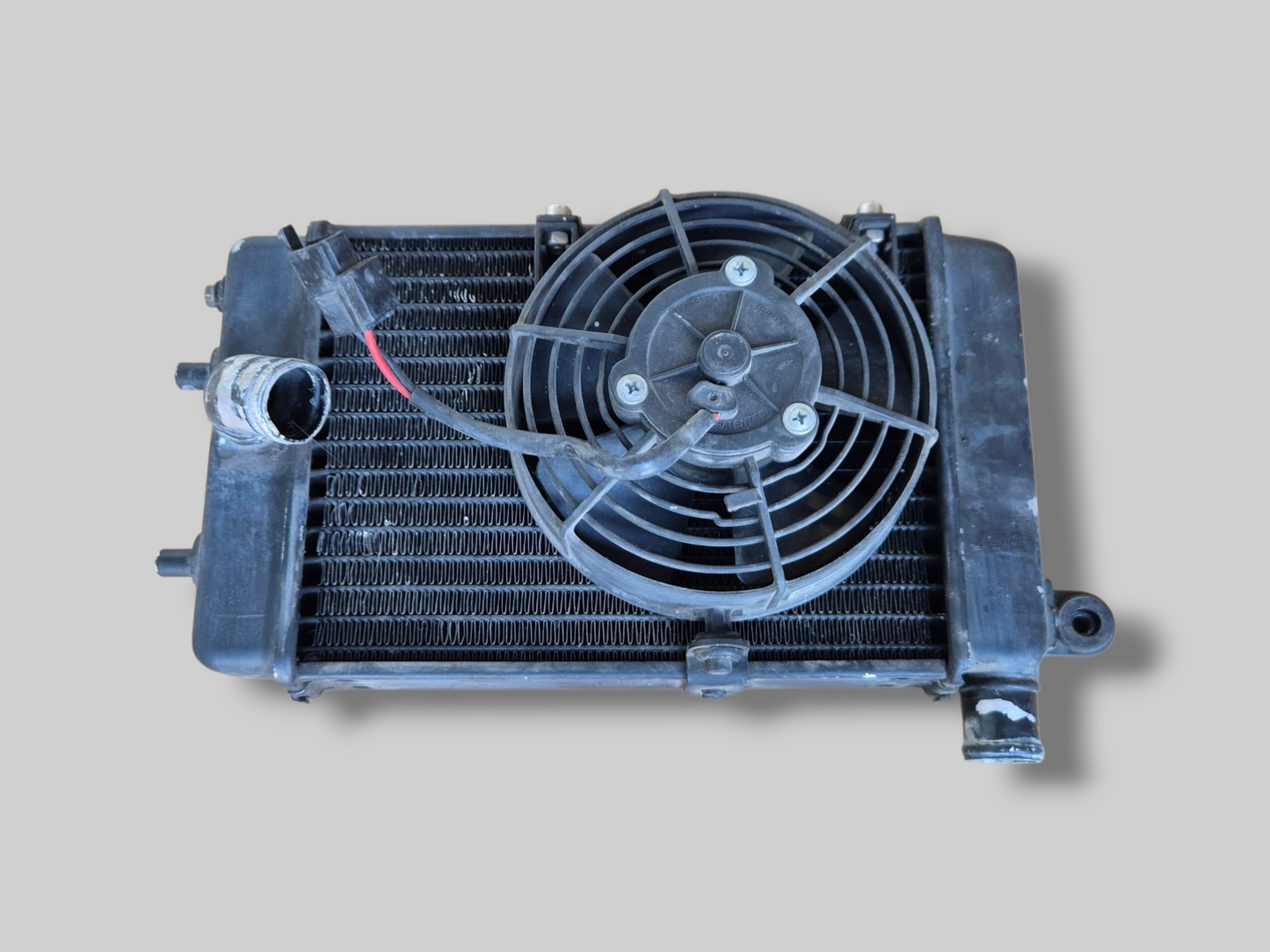 LINKER RADIATOR ZWART AP8102951 Aprilia RSV Mille 98-03 / Tuono 02-05