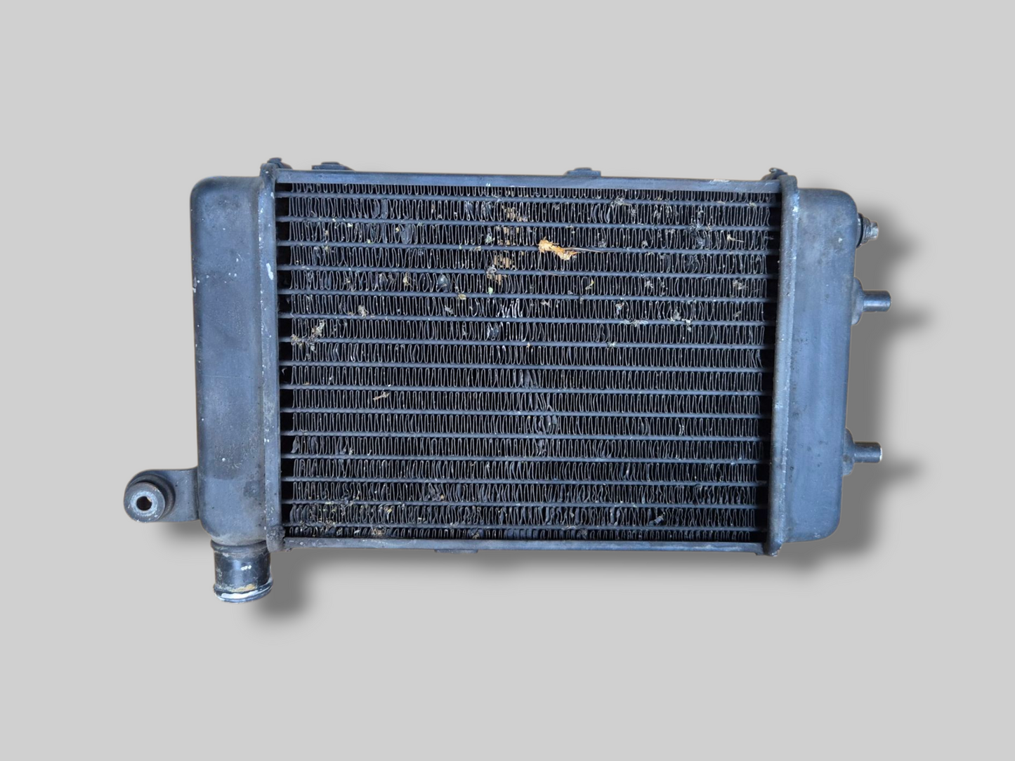 LINKER RADIATOR ZWART AP8102951 Aprilia RSV Mille 98-03 / Tuono 02-05