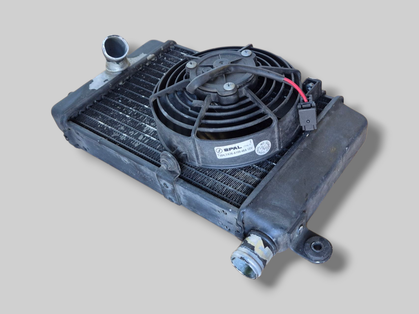 LINKER RADIATOR ZWART AP8102951 Aprilia RSV Mille 98-03 / Tuono 02-05