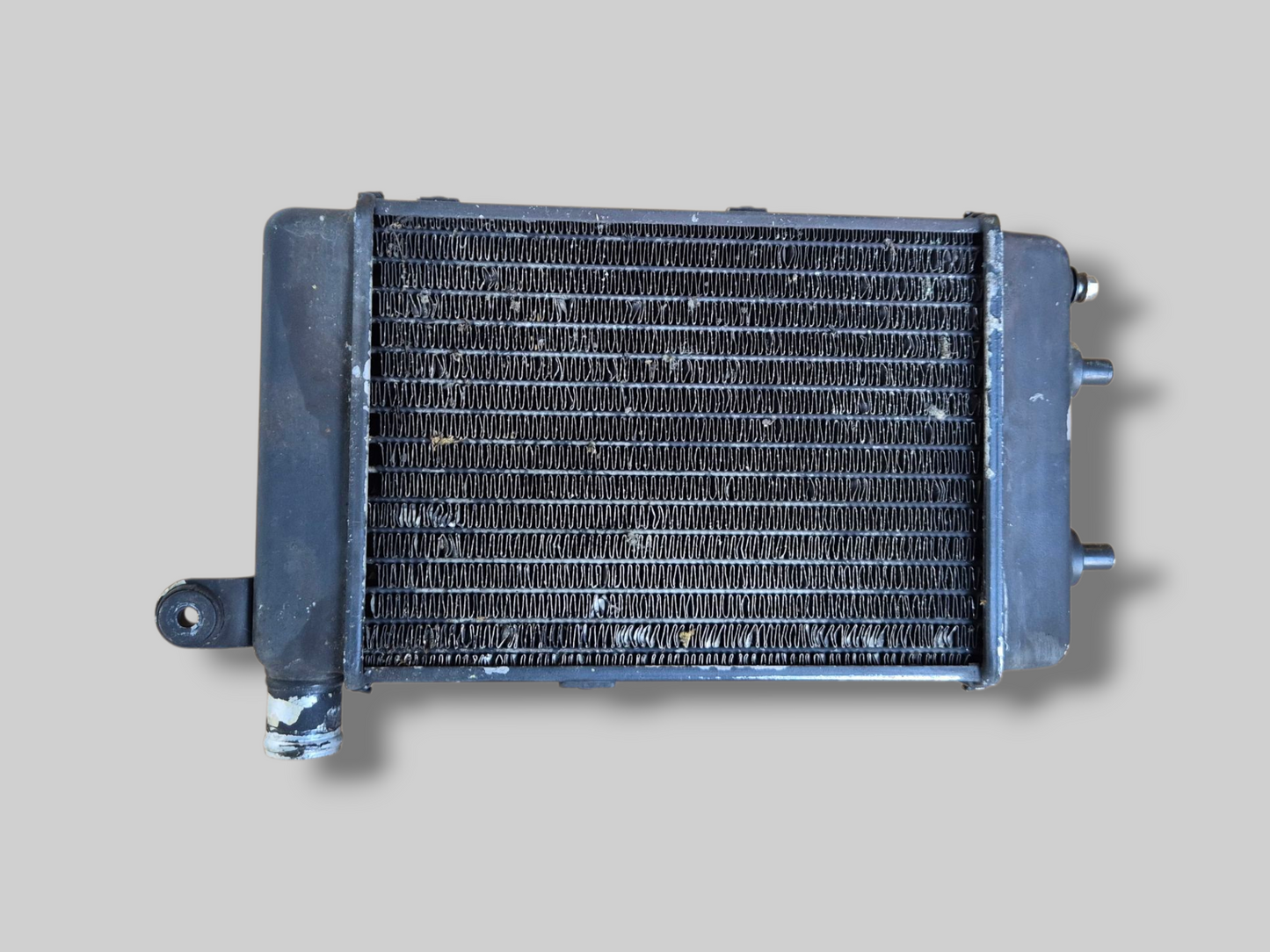 LINKER RADIATOR ZWART AP8102951 Aprilia RSV Mille 98-03 / Tuono 02-05