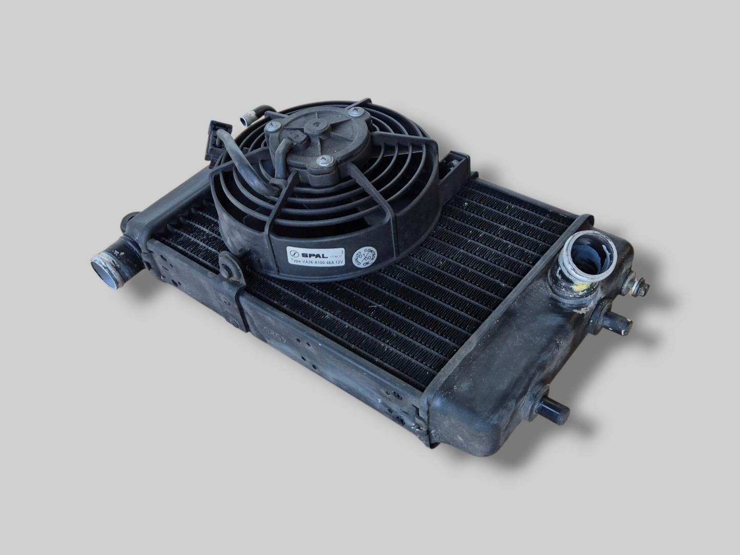 RECHTER RADIATOR ZWART AP8102952 Aprilia RSV Mille 98-03 / Tuono 02-05